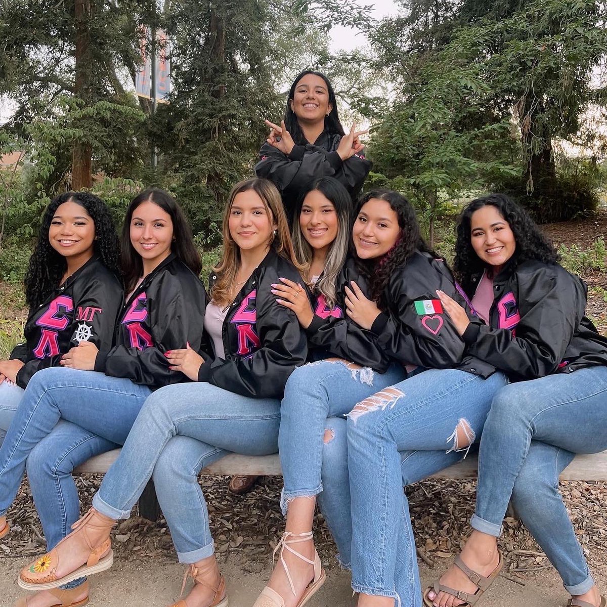 Sigma Lambda Gamma tweet media