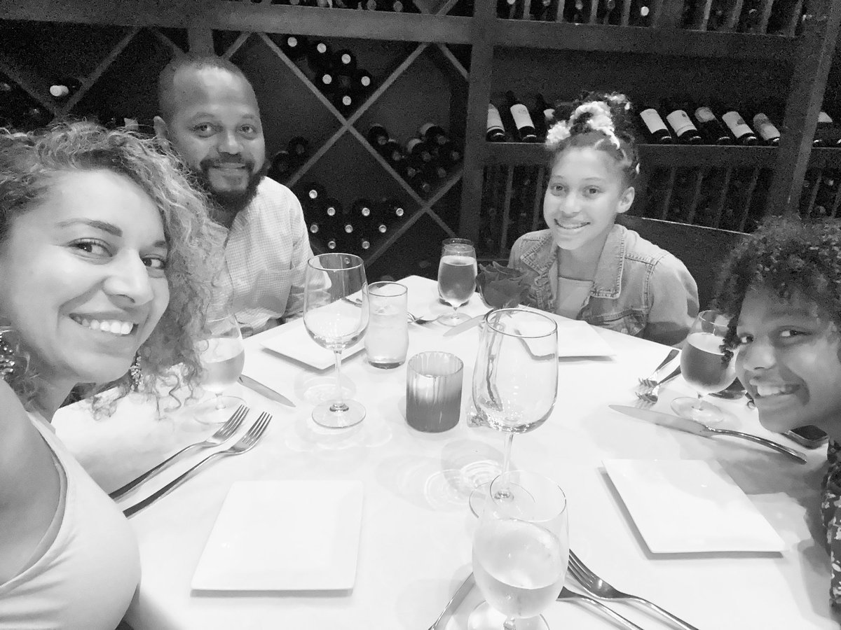 Gladly_Hadley's tweet image. My mom always got up early and made the family a huge meal for Sunday dinner. I wake up from a nap and make the family get dressed for our Sunday dinner. Our styles are slightly different, but it’s all love. #loveyoumom #ICanCook #sundaydinner #WCEUnSelfieSummer #familyportrait