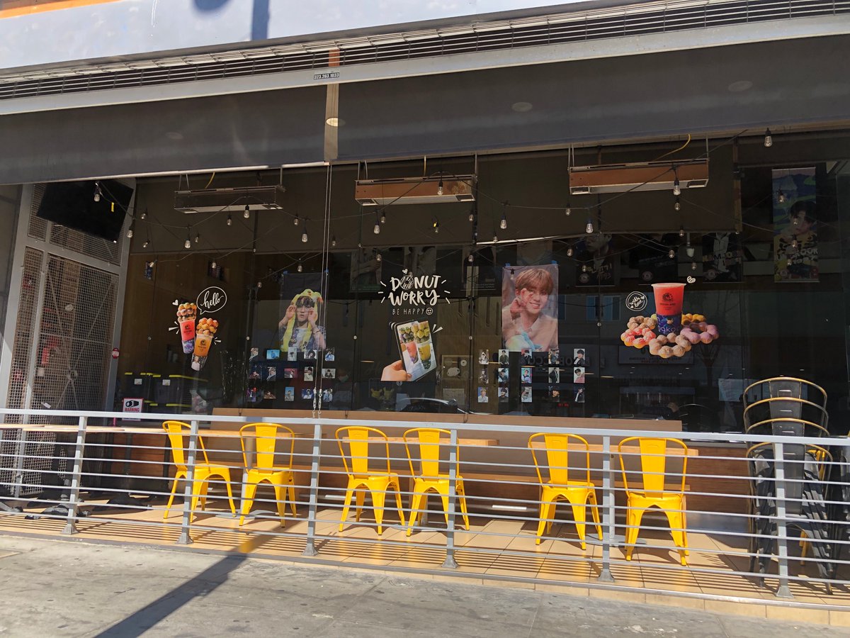 NanaIgnacio1's tweet photo. Super happy I was able to get my skz kingdom pin and earrings ☺️ Tysm @mangoesleaf and @collectionsbyq 🙌

Thank you @dwaekki_cafe &amp; @stxrry_bin for hosting! https://t.co/Qv1c98W9Ct