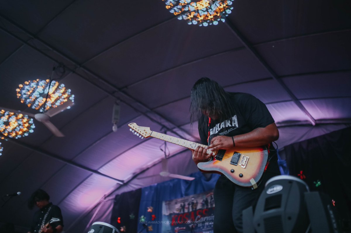 modreadband's tweet photo. Selamat hari lahir diucapkan kepada gitaris kami the kidal man, WAN MIAW MIAW aka WAN BUAYA!
#modread
#comread
#birthdayshoutout
📸 faris.ahmadmoh https://t.co/9oeKXkGlwC