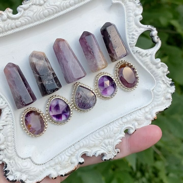beadandbones's tweet photo. The answer is... Super Seven aka Melody Stone or Sacred Stone!! Drop me ✨💜⭐️💜⭐️💜✨ if you love this stunning and powerful material! 👇👇👇
.
Winner of the crystal specimen is @mizzhalloweeen! Congratulations, gorgeous! I will be sending you a beautif… https://t.co/q7dGMSPFfg https://t.co/IXt0DduqJL