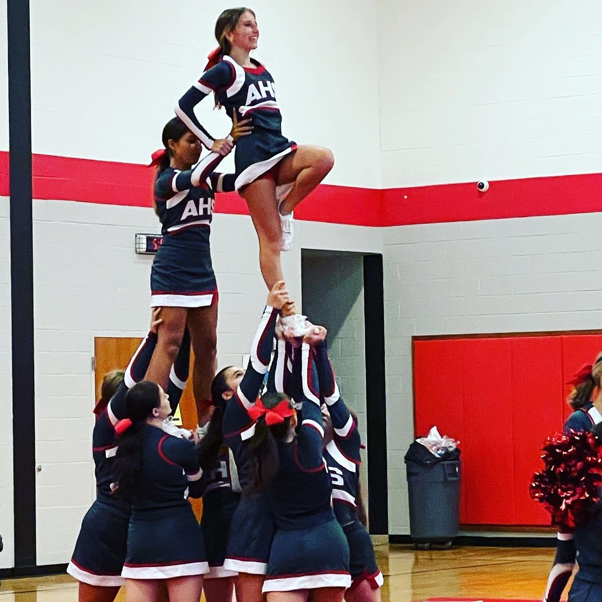 MeganCampedel's tweet photo. Feel lucky to have been welcomed back to see @Avonworthschool cheer’s camp showcase today! ⭐️I am so proud of the hard work they’re putting in during the summer to become stronger athletes, crowd leaders, and school ambassadors. 📣#GoLopes @AP_the_AD https://t.co/7NScZAy6ei