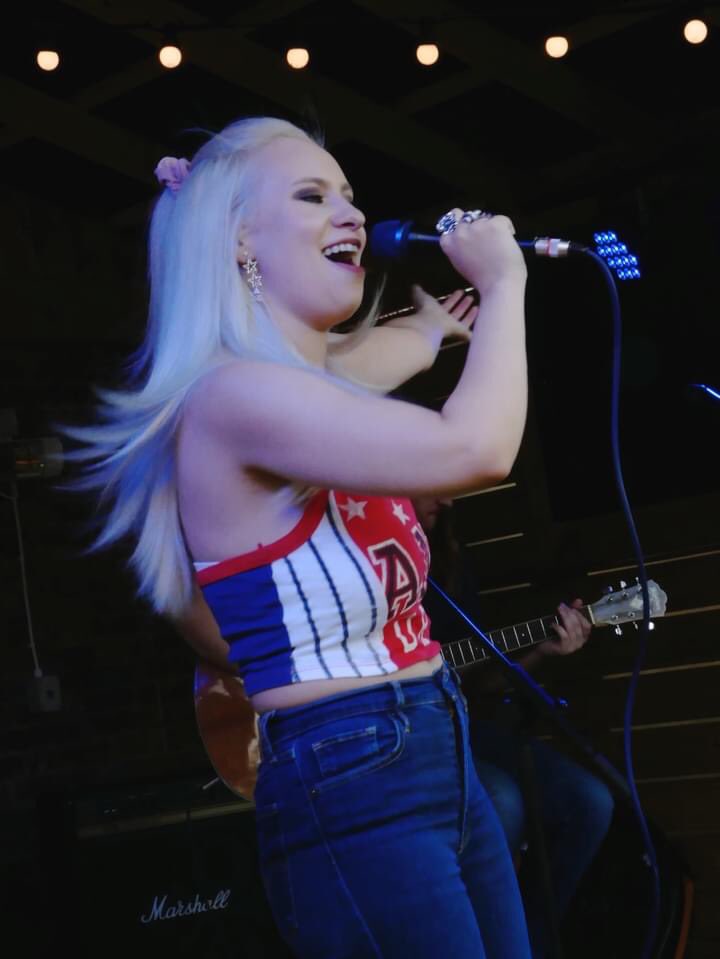 LadyCarolinaMae's tweet photo. Had the best time performing at Chattfest with ma best boys… was even more fun getting rat arsed after! 🤪🥳😂😂

📸 by Manx Jax 👏👏👏 https://t.co/R4ZAxUDzr1