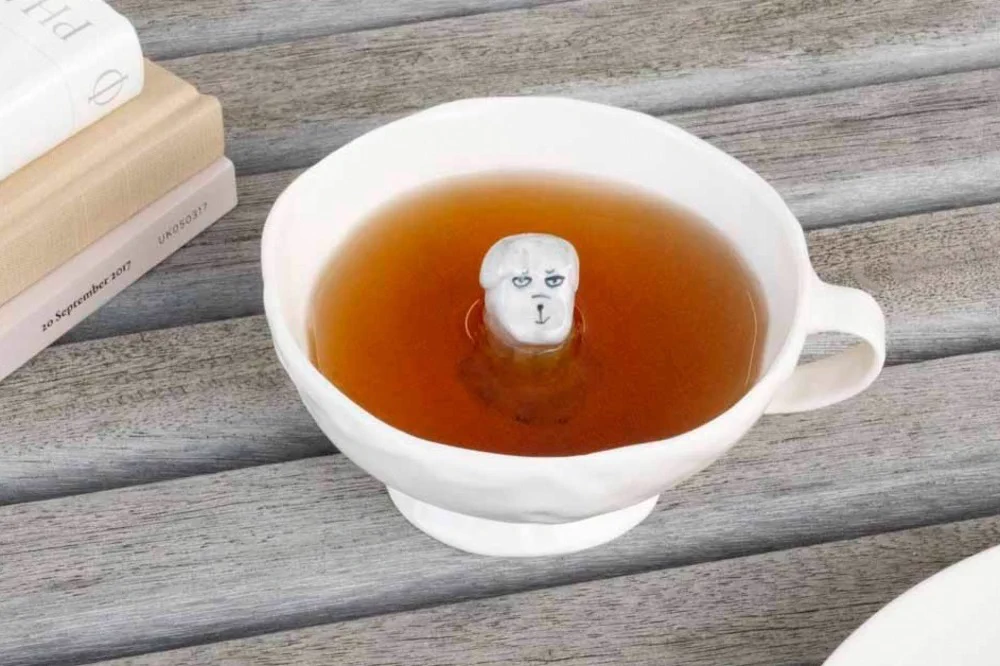 表情が可愛すぎる！犬のテリアが顔を出すティーカップが登場！