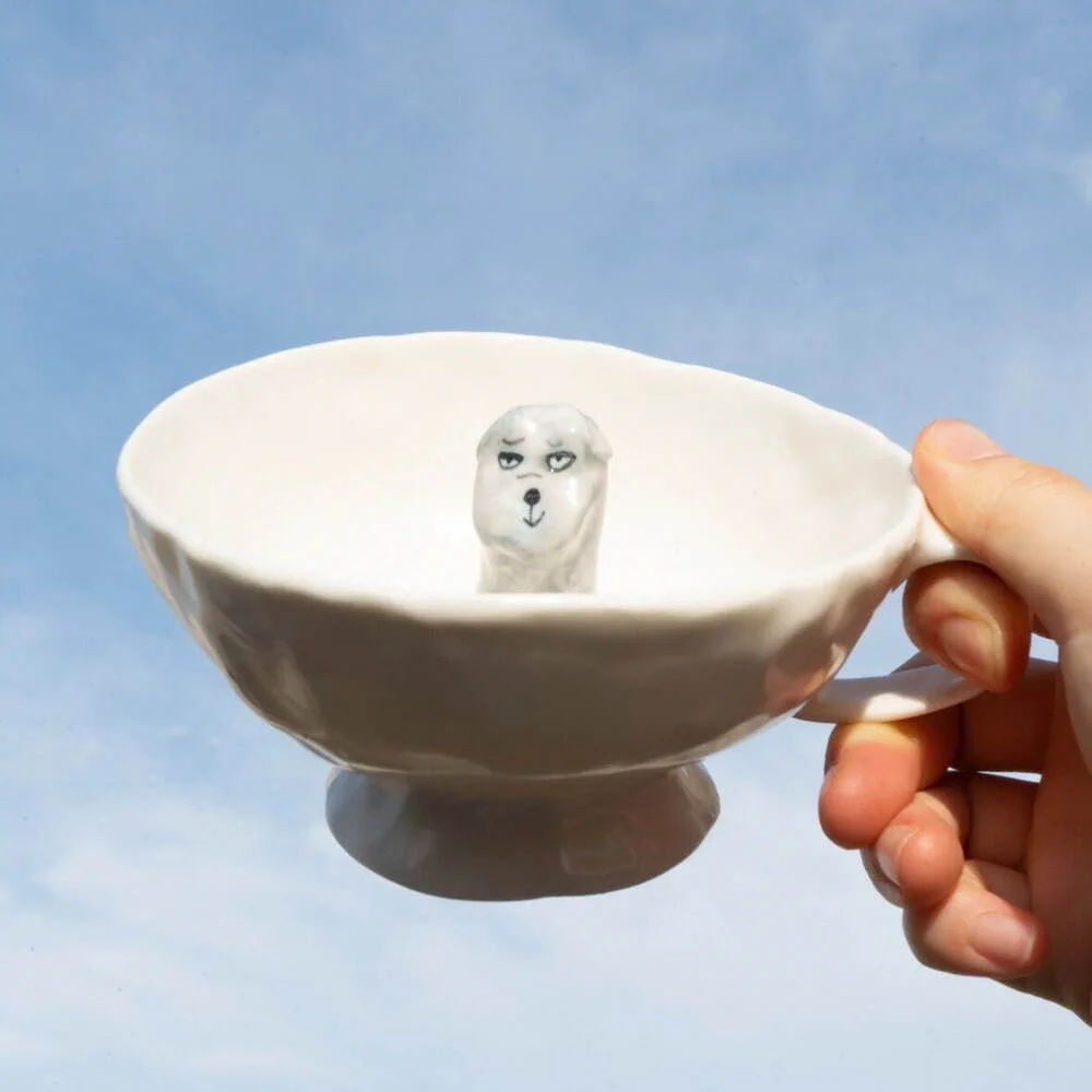 表情が可愛すぎる！犬のテリアが顔を出すティーカップが登場！