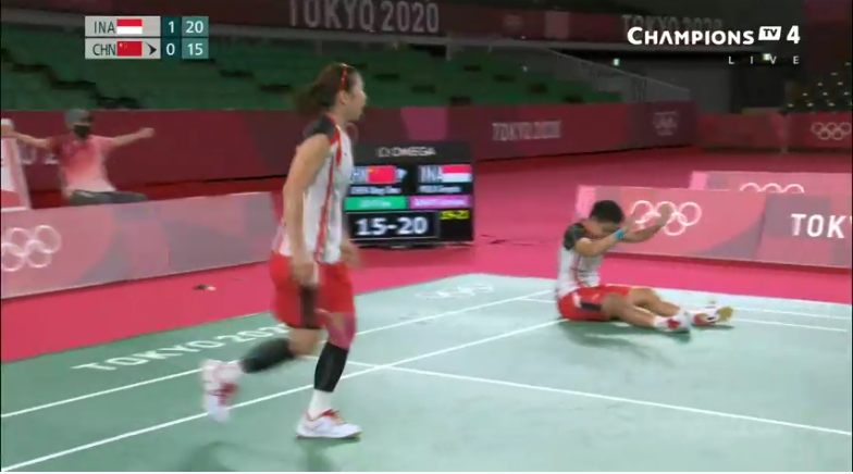 Indosiar's tweet photo. MEDALI EMAS UNTUK INDONESIA!!!!!!!

#OlimpiadeTokyo2020
#GanbatteIndonesia
#NontonOlimpiadeDiIndosiar 
#BadmintonOlimpiadeIndosiar https://t.co/5viVia3U2u