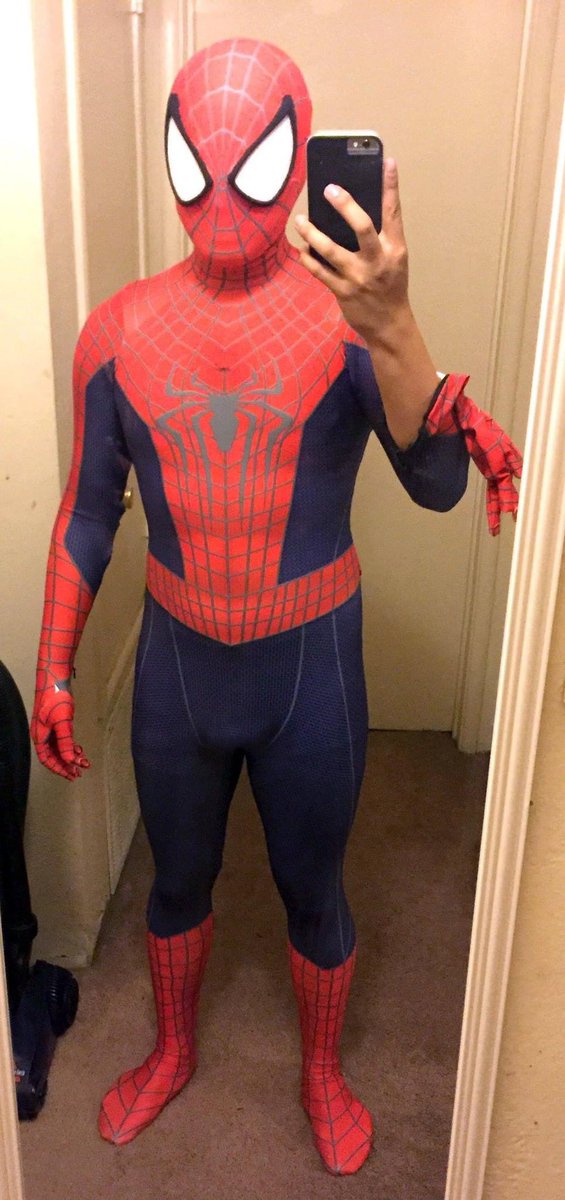 effekted_'s tweet image. Happy #SpiderManDay ! Here are the only two photos I have of myself in a Spidey cosplay, lol