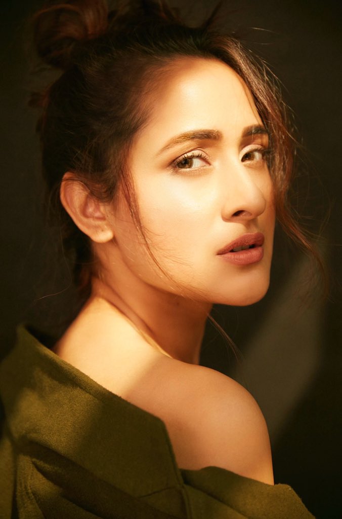Route2watch's tweet photo. #Akhanda Girl 💃

#PRAGYAJAISWAL 💞 https://t.co/0bA2WW0HPU