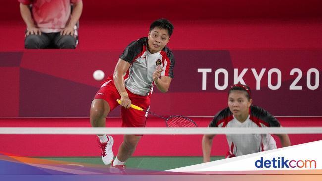 detikcom's tweet photo. Greysia Polii/Apriyani Rahayu meraih emas bulutangkis Olimpiade Tokyo 2020 nomor ganda putri. Mereka mengalahkan Chen Qing Chen/Jia Yi Fan 21-19 dan 21-15. SELAMAT GREYSIA-APRIYANI!

#tokyo2020 #olimpiadetokyo  https://t.co/guNfBNyVpD https://t.co/A5ejhkOl3o