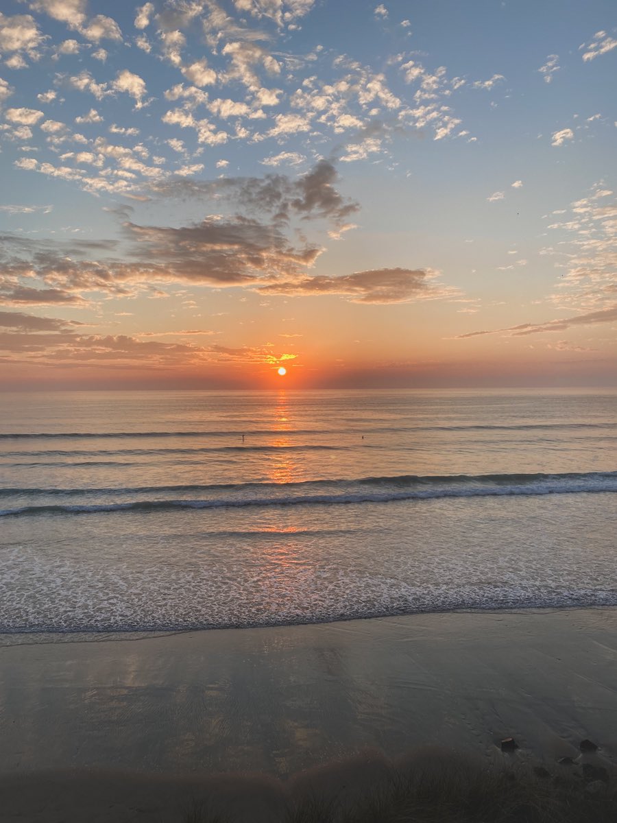 Did you know Cornwall has the longest coastline of all England’s counties - 433 miles in fact; with more than 300 fab beaches. 

#CornwallCoast #Cornwall #coastal #sunset #funfacts