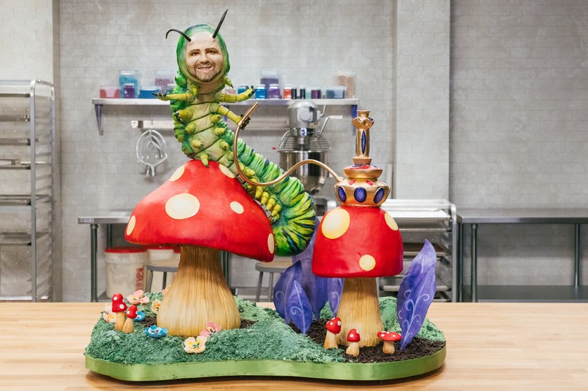 FoodNetwork's tweet photo. #TeamBuddy and #TeamDuff face off to build fairy tale cakes in the next round of #BuddyVsDuff Baker Battle! It's up NEXT at 10|9c! https://t.co/yNBdDRLu6Y
