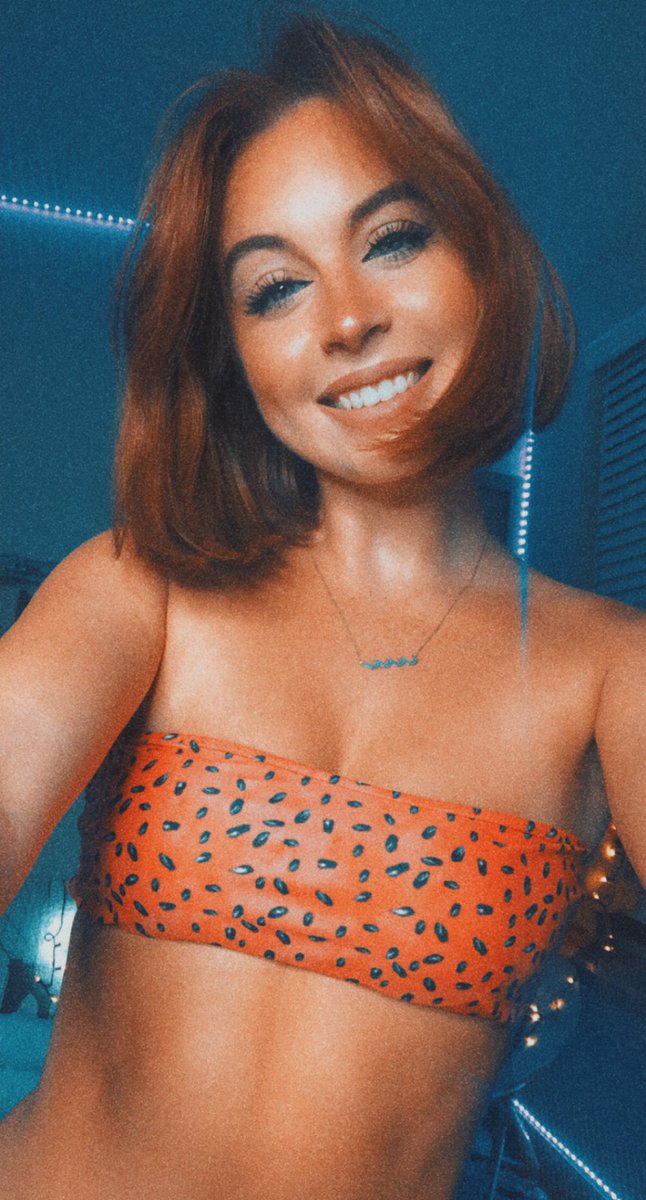Live now come join ❤️❤️

twitch.tv/DanielleBoker