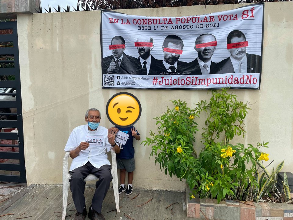 SinLinea_Mx's tweet photo. ¡Miren lo que nos enviaron! 😍
Con 97 años y ¡haciendo patria!
Vía: Ángelo Rodríguez 
#ConsultaPopular2021 https://t.co/XGVuhSW0QQ