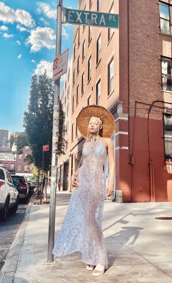 zbelle_z's tweet image. *home sweet home* 😛 #jazZelleZanaughtti ⛅️ #uglyworldwide #ExtraPlace