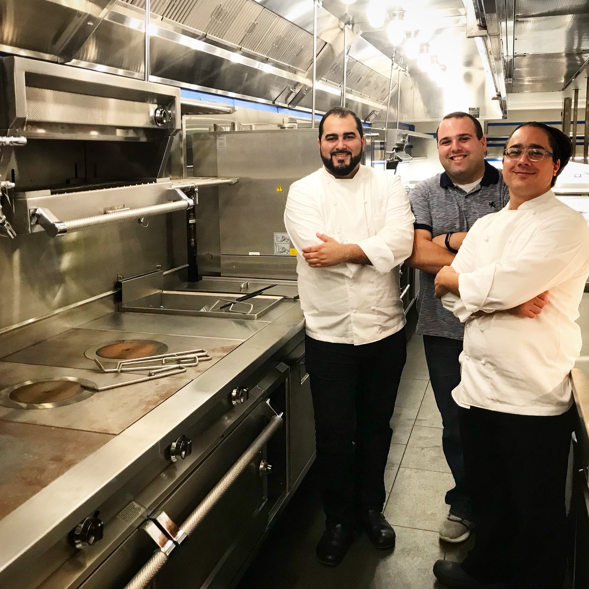 HestanTeam's tweet photo. Did you visit your favorite local restaurant this weekend? Dine-in, takeout, or gift certificate, let’s do our part to support the restaurant industry!! 💪 #chefstrong #localbusiness https://t.co/ETi8Ldgjqw