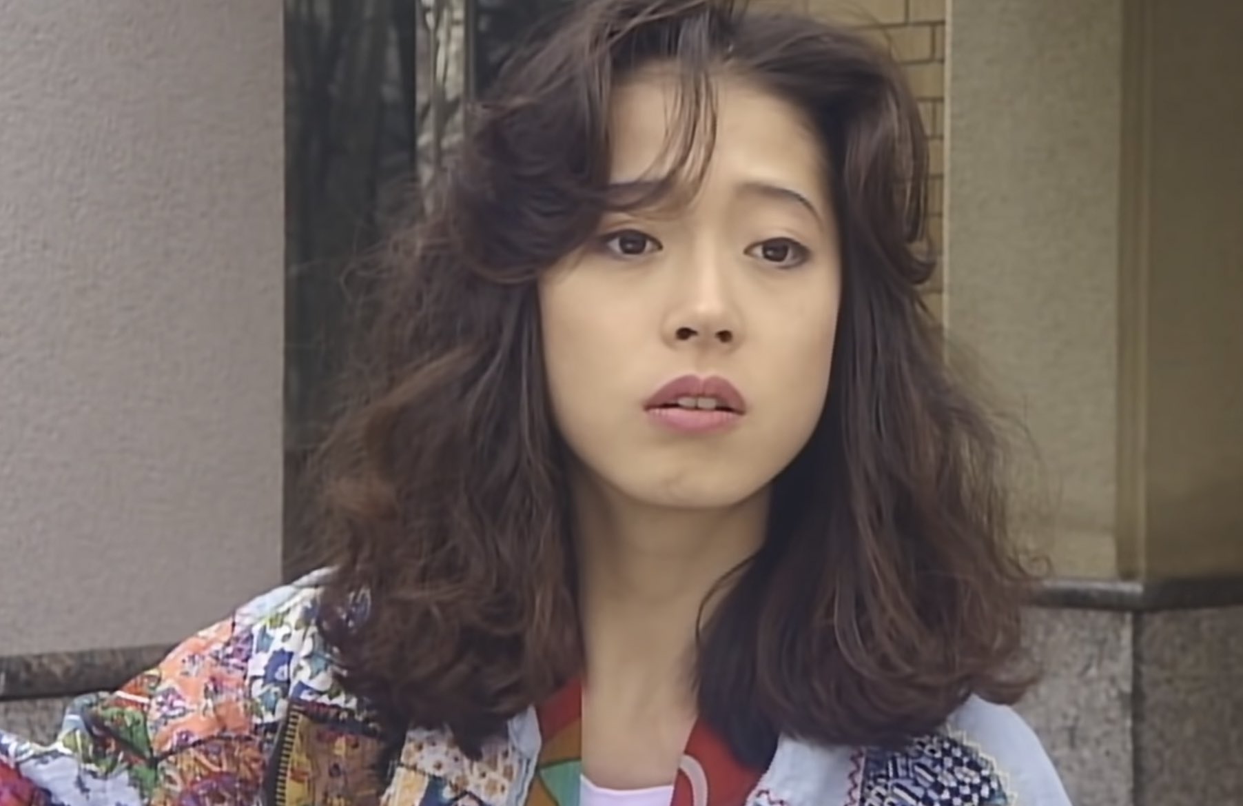 ジュリナ この頃ぐらいの髪型にしたいけど どんな感じに言えばいいのかなぁ 画像持ってくのが1番かなぁ 鎖骨ぐらいまでの長さ パーマはやらないとして それぐらいに切ってもらいたいナ 中森明菜 明菜ちゃん T Co Qrw4tofclj Twitter