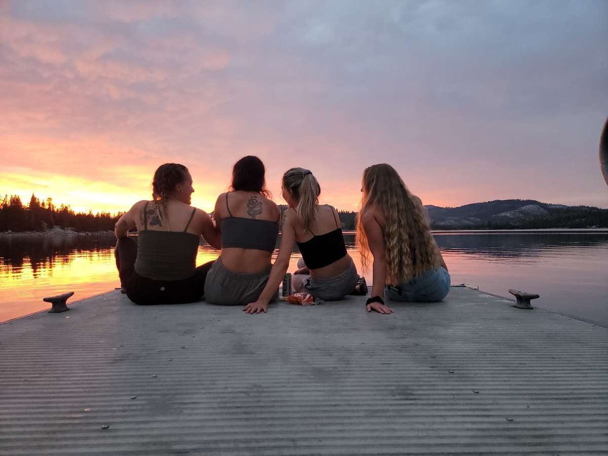 CatbugBass's tweet photo. the girls <3 https://t.co/0BxKvLZlZU