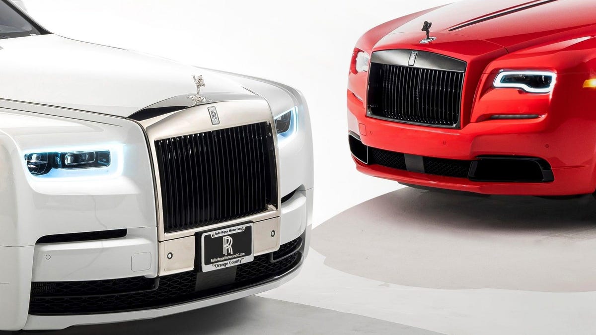 OreBobby's tweet photo. A Couple Celebrated Their 40th Wedding Anniversary With Two Custom Rolls Royces https://t.co/8AWCJbaQ6h #personifications #artificialobjects https://t.co/ebEtpCJ2zM