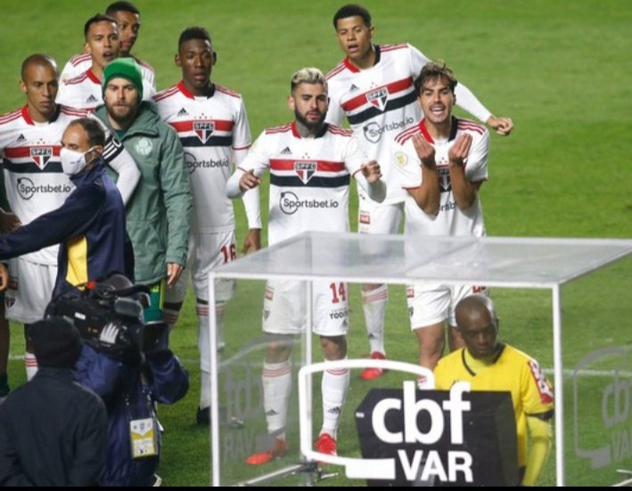 04alexsilva's tweet photo. É preciso encarar a realidade , deixamos de ser o país do futebol faz tempo.  Esse é somente mais um dos episódio vergonhosos do nosso futebol...
@arqtricolor
@lance_saopaulo @ge_saopaulo @geglobo @lancenet @SPMania @tricovotweets https://t.co/8sEC66q1Dc