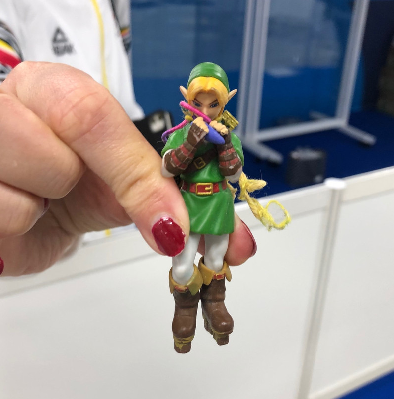 Nintendeal's tweet photo. Link at the #Olympics 

Nina Derwael (Belgium) won gold on the uneven bars, and her coach has had Link as a good luck charm since 2017 https://t.co/rBjkR7DLJz