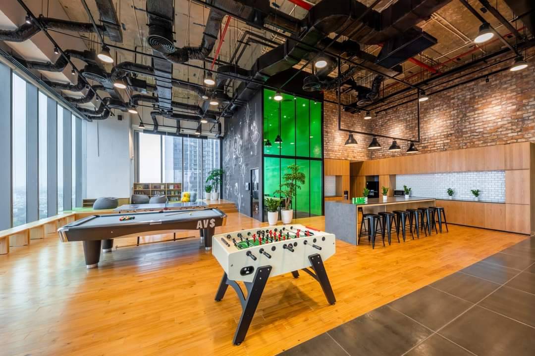 LINE_Global's tweet photo. The new home for #LINETechnologyVietnam is now ready. As you can tell from the pictures, the overall look and feel is very similar to #LINE's other offices and, of course, BROWN is also there to welcome visitors and #LINERs alike!
#LINER #LINEOffice #LTV https://t.co/eay1OVswGW