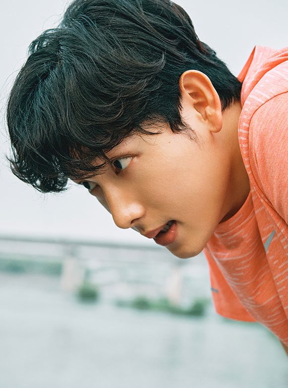 SE0NGYEOMS's tweet photo. just siwan being irl ki seongyeom and we love to see it!!!! https://t.co/fsKanrKmLp
