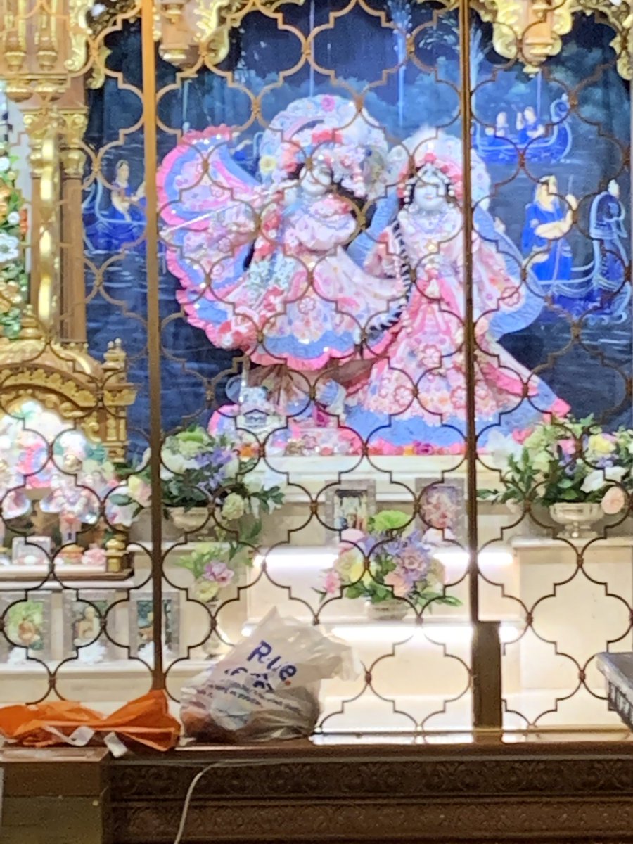 My_new_avatar's tweet photo. 𝘙𝘢𝘥𝘩𝘢 𝘒𝘳𝘪𝘴𝘩𝘯𝘢 𝘛𝘦𝘮𝘱𝘭𝘦, 𝘰𝘧𝘧 𝘖𝘹𝘧𝘰𝘳𝘥 𝘚𝘵𝘳𝘦𝘦𝘵, 𝘓𝘰𝘯𝘥𝘰𝘯

Aarti followed by Harinaam on Oxford Street was Sublime…

Gurudev @Subodh39704802 

Videos in following tweets 👇👇👇

³⁰ᵗʰ ᴶᵘˡʸ, ˢᵃᵗᵘʳᵈᵃʸ https://t.co/HKPrfamgiA