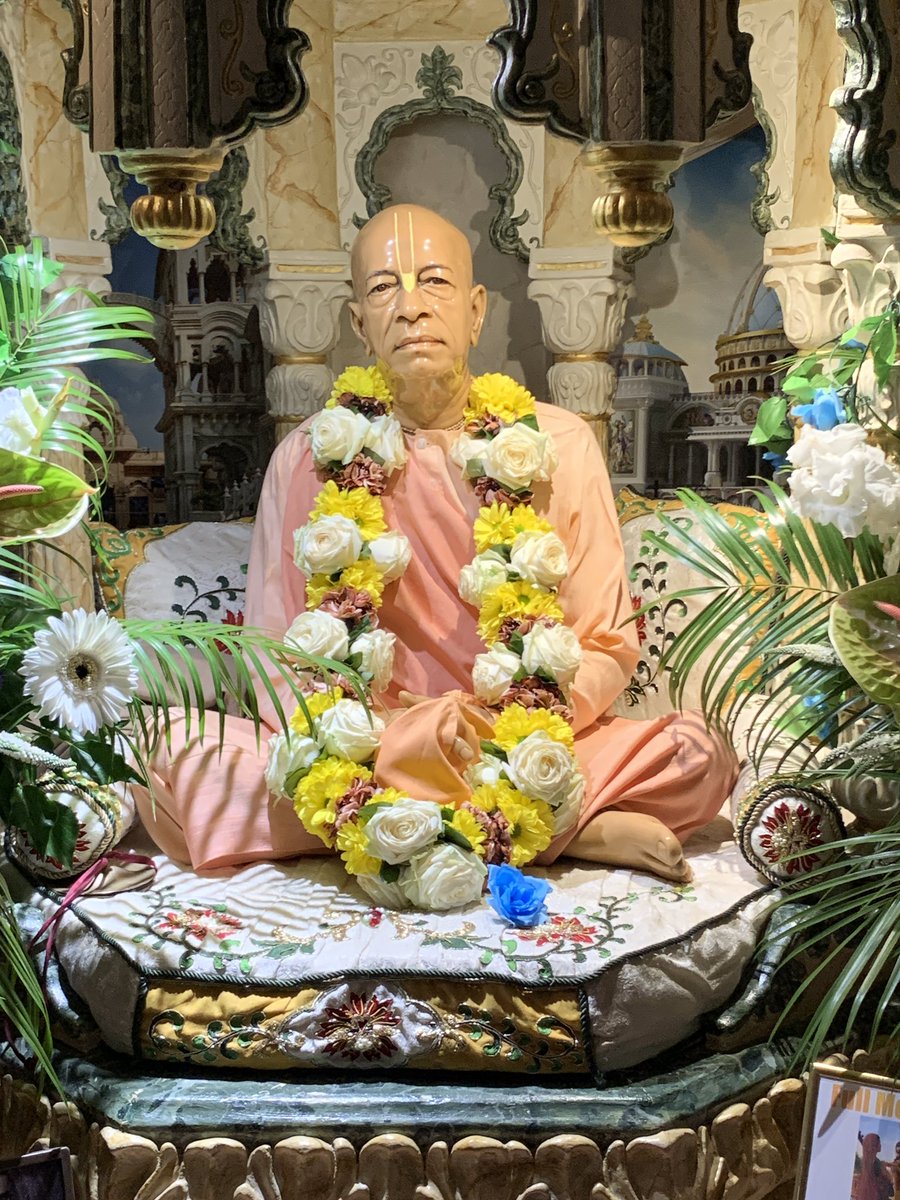 My_new_avatar's tweet photo. 𝘙𝘢𝘥𝘩𝘢 𝘒𝘳𝘪𝘴𝘩𝘯𝘢 𝘛𝘦𝘮𝘱𝘭𝘦, 𝘰𝘧𝘧 𝘖𝘹𝘧𝘰𝘳𝘥 𝘚𝘵𝘳𝘦𝘦𝘵, 𝘓𝘰𝘯𝘥𝘰𝘯

Aarti followed by Harinaam on Oxford Street was Sublime…

Gurudev @Subodh39704802 

Videos in following tweets 👇👇👇

³⁰ᵗʰ ᴶᵘˡʸ, ˢᵃᵗᵘʳᵈᵃʸ https://t.co/HKPrfamgiA