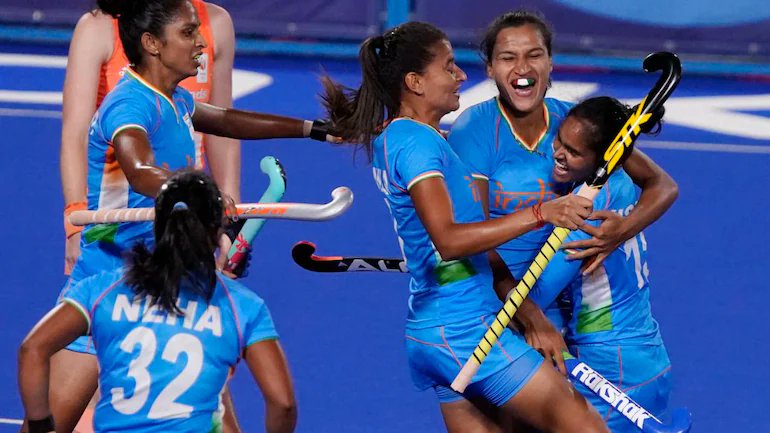 Women's #Hockey: #TeamIndia beat #AUS by 1-0 &amp; enters into the semi-final.

#Tokyo2020 | #Cheer4India | #TokyoOlympics