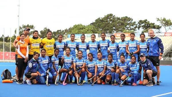 ProdBoss1's tweet image. A good start of the week
Indian hockey team (Women) beat Australia by 1-0 🏑 and secure position in Semi-final 🇮🇳❤️

#Olympics2020 #Hockey #IndiaAtOlympics #IndiaAtTokyo2020 #IndianHockey