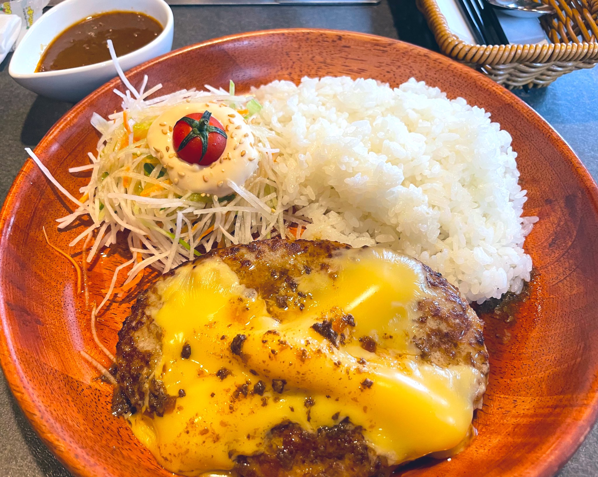 やのぱん お昼は久しぶりに これ カレーソーストッピング N はい とっても気持ちいいんです びっくりドンキー チーズ お昼 食べすぎた カレー T Co Rebsbeitok Twitter