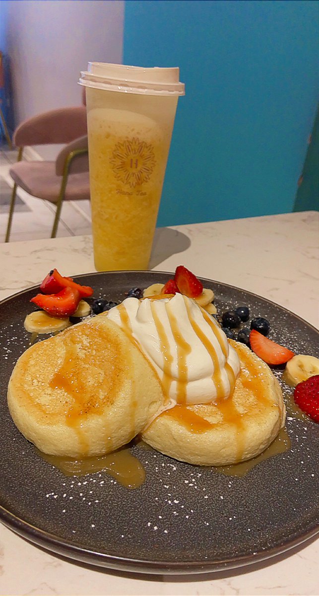 ahappylilflower's tweet photo. I went on a Chicago weekend trip with the fam and had the FLUFFIEST pancakes at #hanabusacafe !! It was RIDICULOUS had soft they were. My mom LOVED the mango cheese drink tool XD
#food #chicago https://t.co/AGQgQYBP31