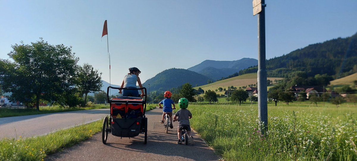Langelandje's tweet photo. Groeten uit...Schwarzwald (DL)! #dapperemoeder #4kids #loopfiets #elkedag #2km https://t.co/cacsFa8lwp
