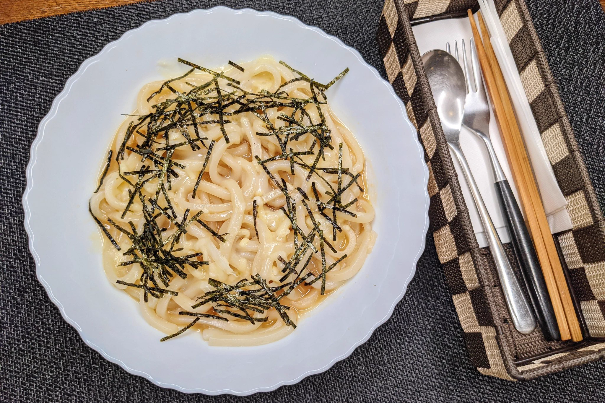 あっという間になくなっちゃう美味しさ？！電子レンジで作れちゃう、超お手軽うどんレシピ！