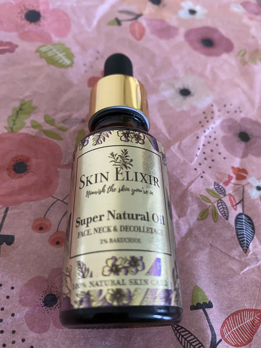 KayeBoothReflex's tweet photo. Today is a training day but a delivery from @skin_elixir has just halted proceedings for a few minutes - Super Natural Oil 😍 https://t.co/YzGT2IG3se