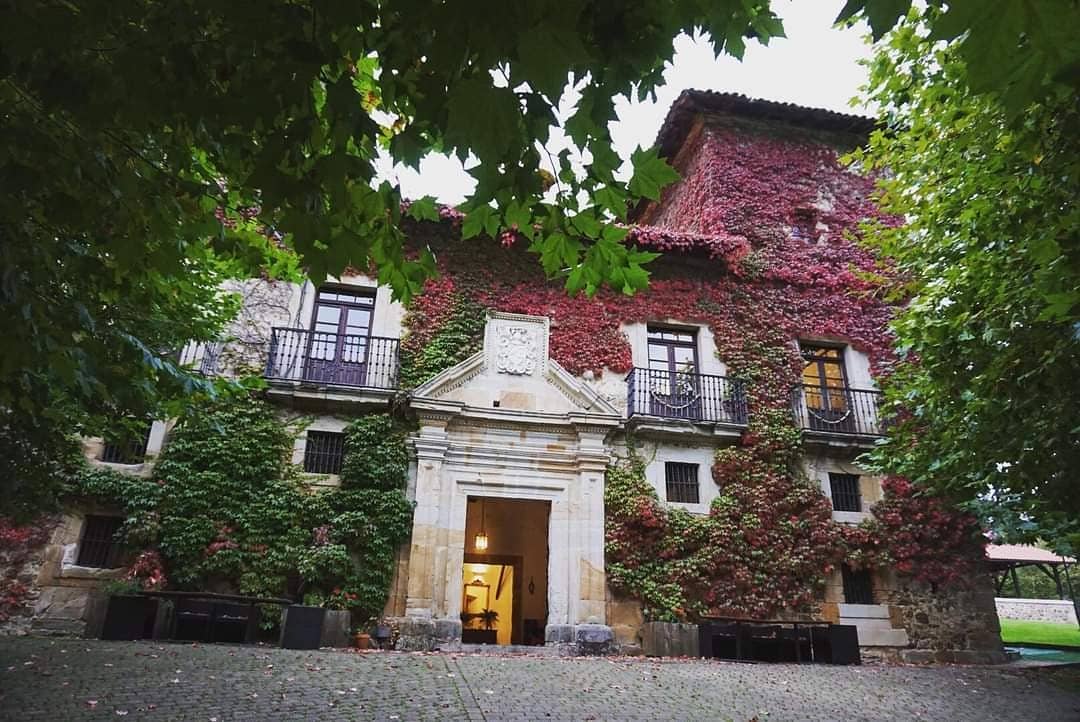 Turismo_Bimenes's tweet photo. ¿Aún no conoces el Palacio del Marqués de Casa Estrada?

Fotos Turismos Asturias
Facebook  Palacio del Marqués de Casa Estrada 

#bimenes #turismobimenes #turismocomarcadelasidra #turismoasturias #comarcadelasidra #palaciomarquesdecasaestrada #vintagebodas #palaciomartimporra https://t.co/keol8oK9mI
