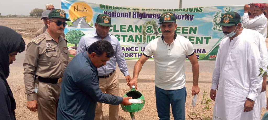 Plant4Pak's tweet photo. Monsoon Tree Plantations in Tando Mohamamd Khan and #Larakana, #sindh districts. Saplings were also distributed in this event.

#MonsoonTreePlantation 
#Plant4Pakistan21 https://t.co/jtZ2pORn9d