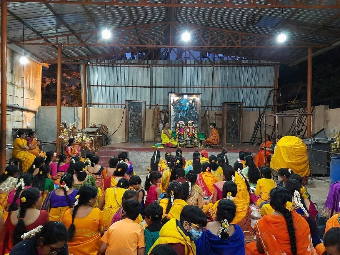 KesariFoundati1's tweet photo. ಕೇಸರಿ ಫೌಂಡೇಶನ್ ವತಿಯಿಂದ ಬ್ಯಾಟರಾಯನಪುರ ವಿಧಾನಸಭಾ ಕ್ಷೇತ್ರದ ತಿಂಡ್ಲು ಶ್ರೀ ದುರ್ಗಾಪರಮೇಶ್ವರಿ ದೇವಸ್ಥಾನದಲ್ಲಿ ಜರಗುತ್ತಿರುವ ಶ್ರೀ ಲಕ್ಷ್ಮೀನಾರಾಯಣ ಸ್ವಾಮಿ ಆರಾಧನೆ, ಕುಂಕುಮಾರ್ಚನೆ ಹಾಗೂ ದೀಪಾರಾಧನೆ ಪೂಜಾ ಕಾರ್ಯಕ್ರಮ..

#KesariFoundation #Byatanayapur #LaxmiNarayanaswamyaradane
#TammeshGowdahc
#Tindlu https://t.co/NPnPwQW1TL