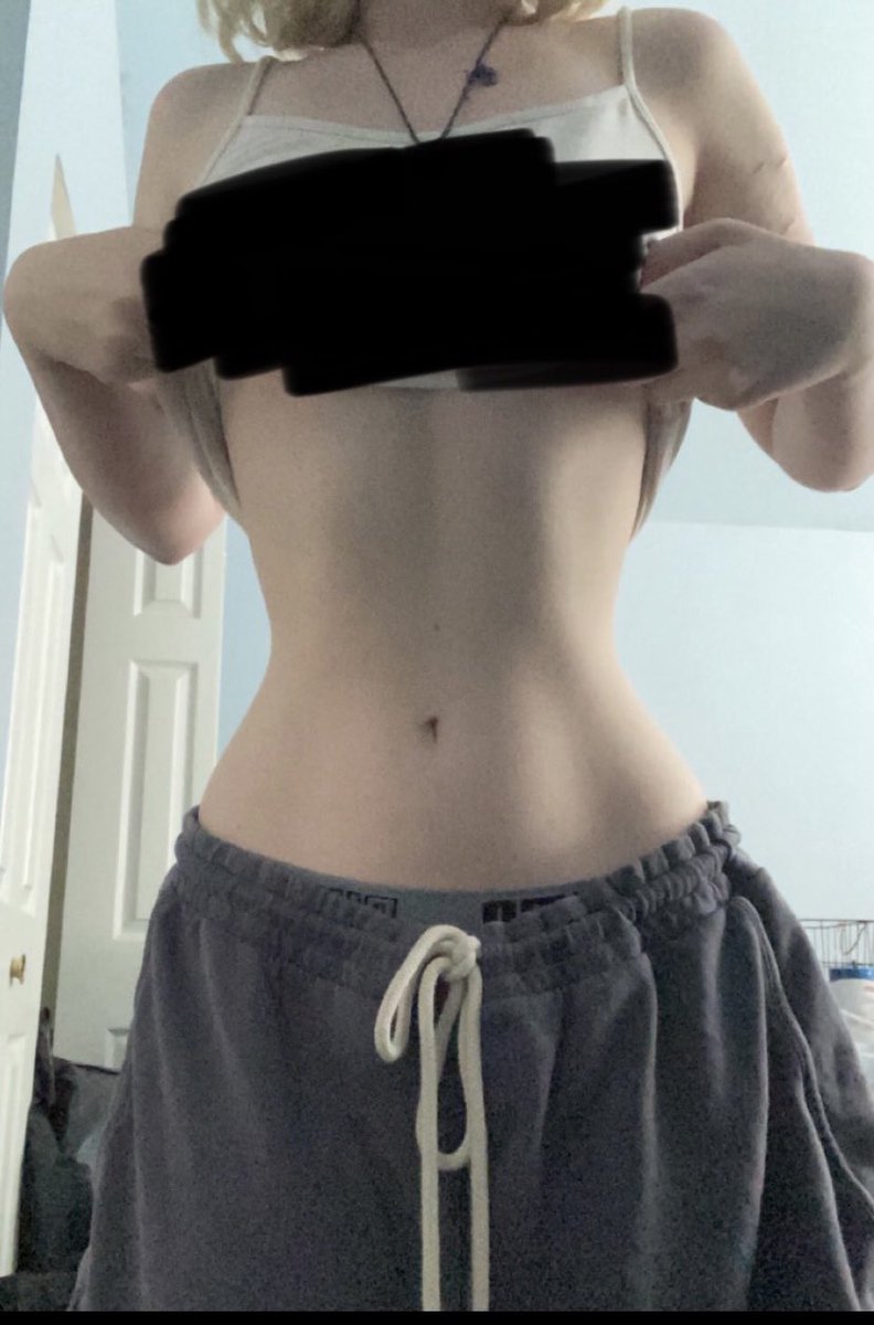 vrixcals_ie's tweet photo. tw bodycheck??
.
.
ik i’m like recovered n everything but i found this picture from last summer and wanted to do a before and after 😭😭 mm waist feelin kinda small https://t.co/yBbW8JH4uT