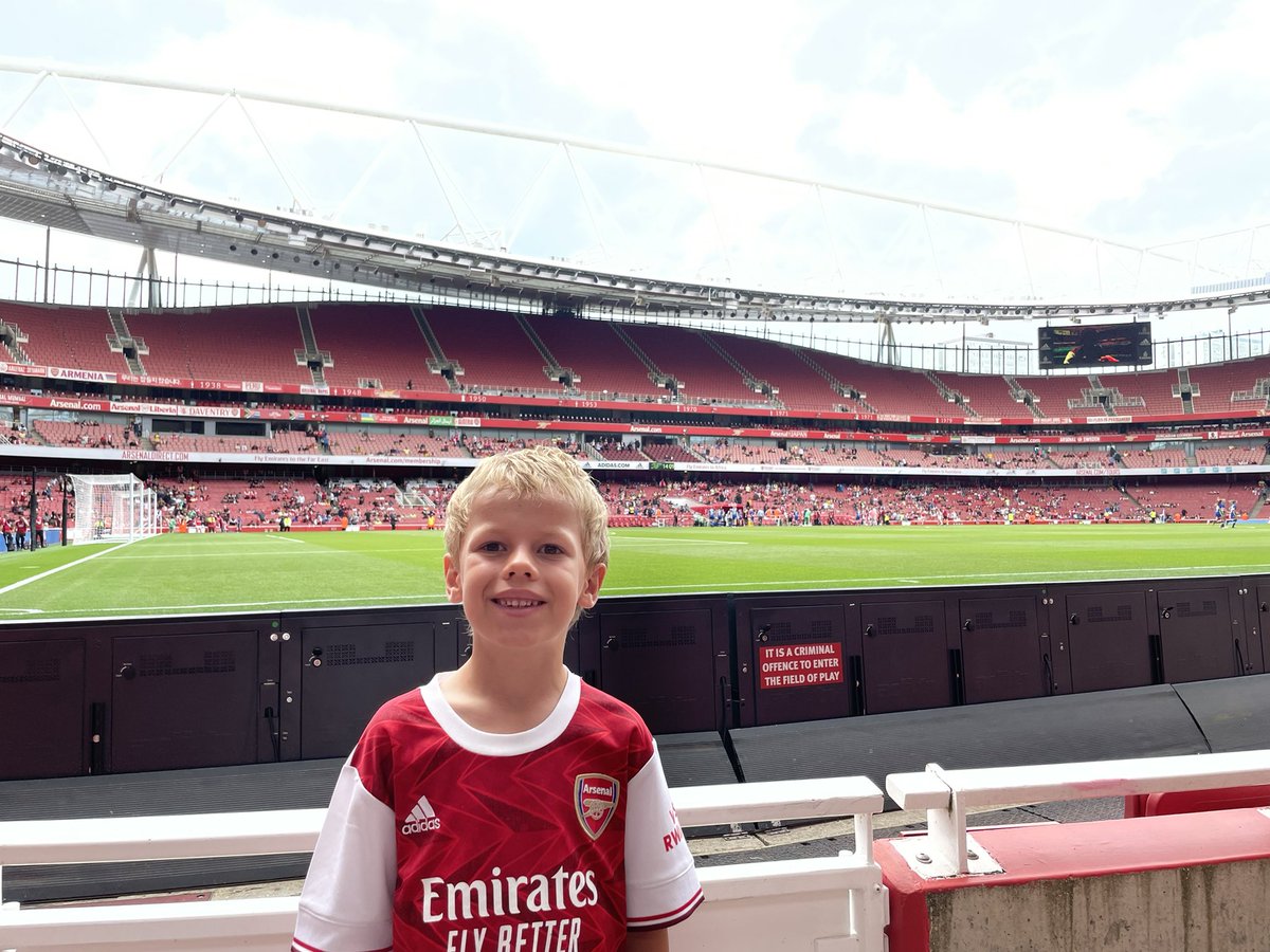 PeterReady's tweet image. Making memories.  Amazing day for this little football fan. @Gooner_Claude @Arsenal #Arsenal #MakingMemories #Gooner #Emirates