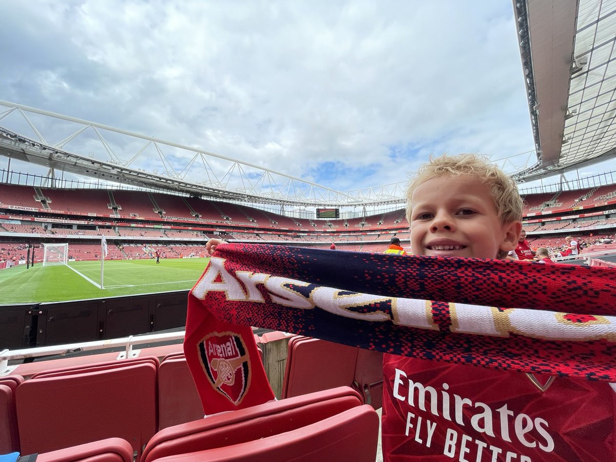PeterReady's tweet image. Making memories.  Amazing day for this little football fan. @Gooner_Claude @Arsenal #Arsenal #MakingMemories #Gooner #Emirates