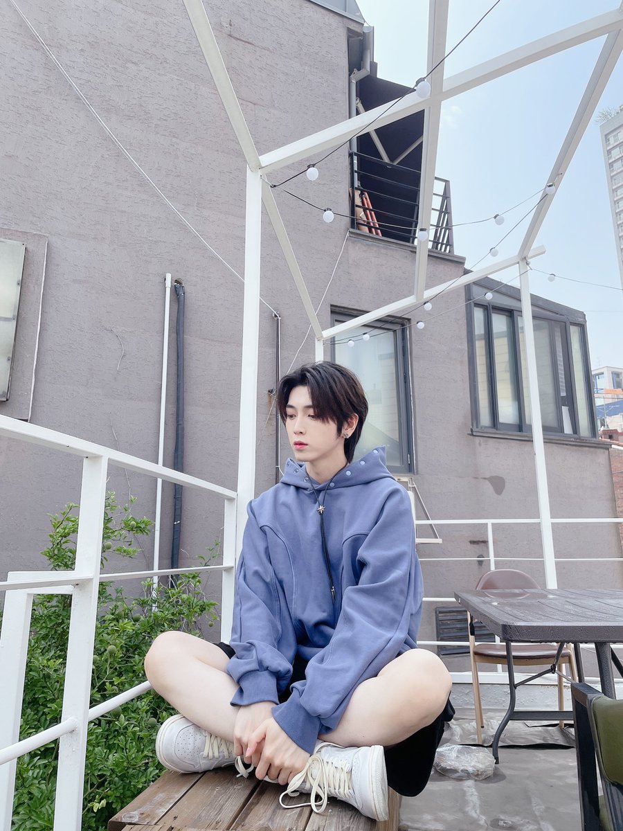 the8ofhearts_'s tweet photo. thank you love, for all you did! taking care of the members and making your fans smile <3 #OnlyOneOf will always be 7 in our hearts! i wish you you the best!! https://t.co/2kpEaK7HKI