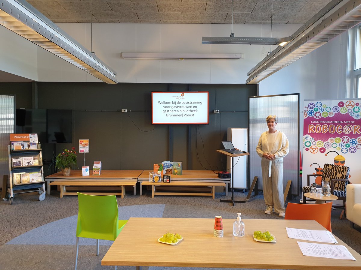 mariel1806's tweet photo. Basistraining van onze gastvrouwen / gastheren staat klaar. En onze collega Marian Camphuis is er ook klaar voor! 
Leuk en veel zin. @BrummenVoorst https://t.co/rIhOxNcfSR