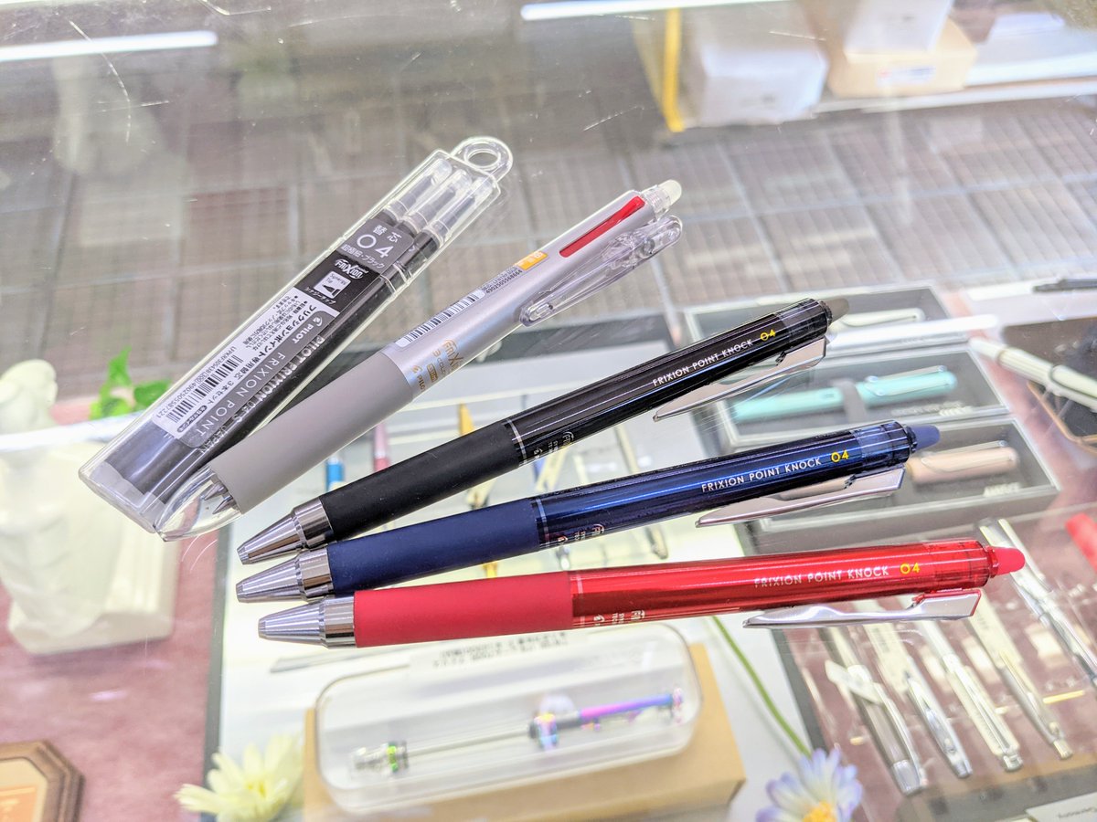 ট ইট র 鶴文堂 消せるボールペンことパイロット フリクション シリーズ 摩擦熱でインクが消えるという特性上この時期 夏真っ盛り の取り扱いにはご注意を 特に車の中などに放置するとすぐにインクが無色透明になって書けなくなってしまいます ヽ W