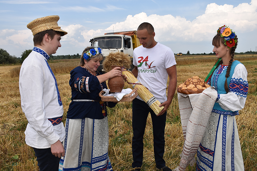 pridvinje's tweet photo. Первым водителем-тысячником среди молодежи стал Дмитрий Иванов из агрокомплекса «Яновичи»

Читай материал тут: https://t.co/fuL0qOJliq https://t.co/RrgHFld43E