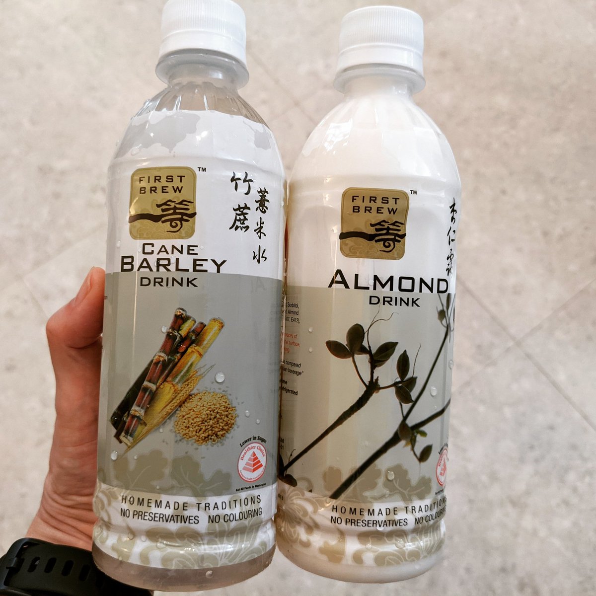 YasukosHomeCook's tweet photo. Best bottled juice in Singapore.
シンガポールでお勧めのジュース。
https://t.co/GUXeyVNdrc

#juice #almond #barley #ジュース #アーモンド #大麦 #Singapore #シンガポール https://t.co/cisN7rfxfy