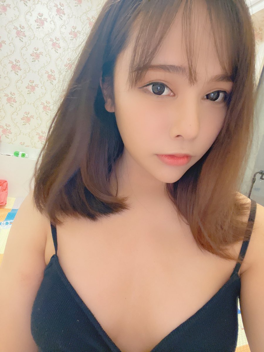 TS33681144's tweet photo. 毕业啦，想要赚钱，有没有小哥哥呀 https://t.co/NQJ2tJK4CC