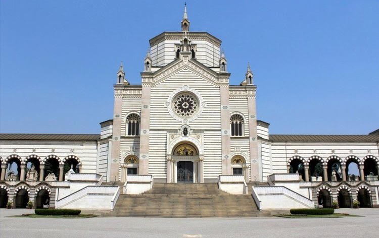 Il #CimiteroMonumentale di #Milano è un  sorprendente museo a cielo aperto che conta un ricco complesso di monumenti d'arte funeraria, i quali raccontano l'intera cultura dell'Ottocento e del primo Novecento. 🙏🏻
---
bit.ly/374LobH
📷: Una milanese a parigi
