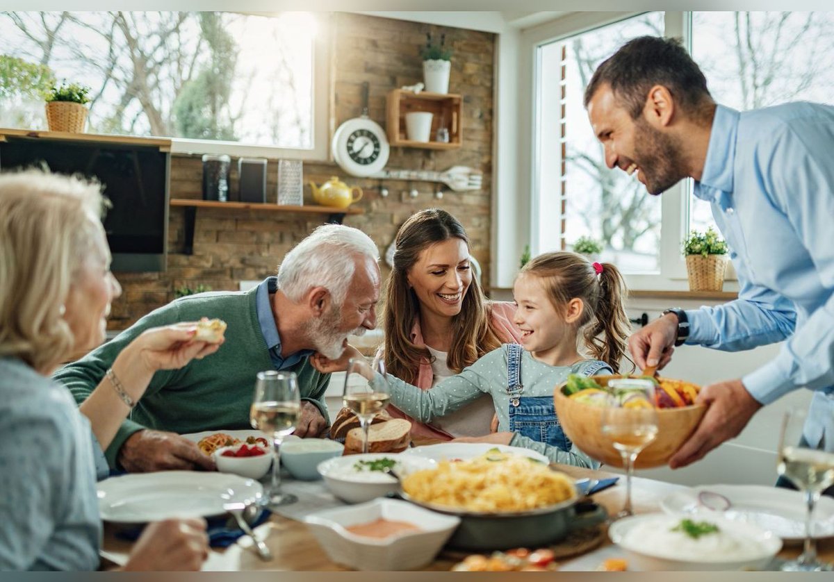 institutdanone's tweet photo. Bien manger ce n'est pas seulement 3 repas/j, mais aussi prendre le temps de se concentrer sur le contenu de l'assiette, être à l'écoute de ses besoins. #ExperienceSensorielle #comportements @LaurencePlumey https://t.co/zsJW8B4SBu https://t.co/44d6YgvE6f