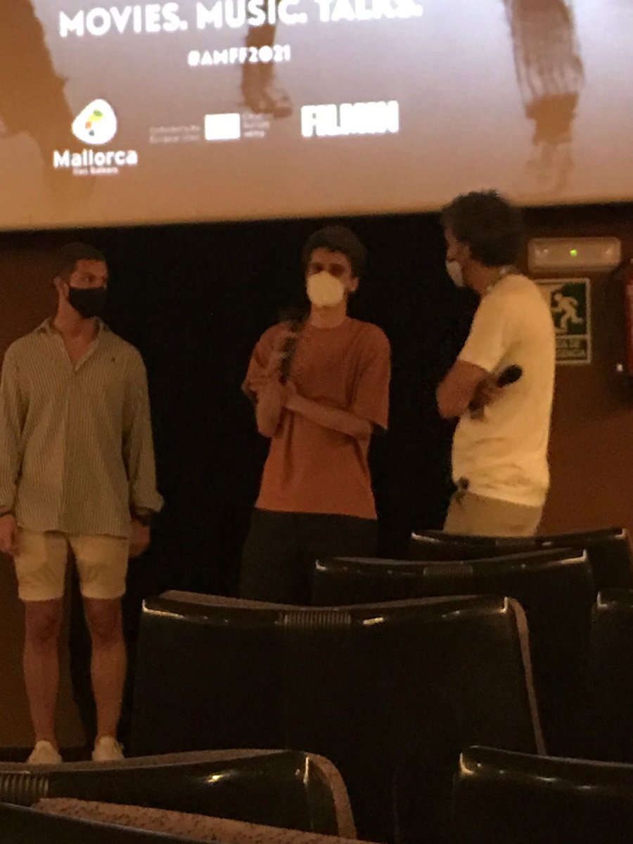 PV1D4L's tweet photo. Torno d’una semana alienat a Mallorca, on he parlat i ensenyat Ovella gràcies a l’Atlàntida i a @Filmin , on he vist la esperadíssima Doctor Portuondo, on he estat amb amics, on na @Nuria73 i en @JaumeRV m’han fet sentir com a casa i on he estat a casa amb la @ValeriaSorolla https://t.co/wsQpzDSL5B
